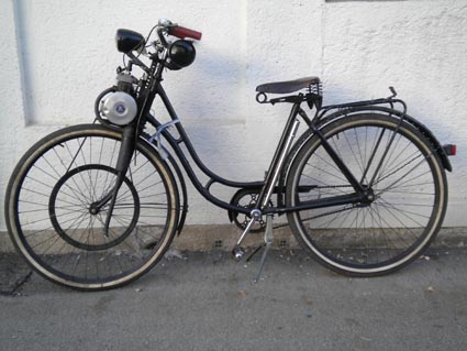 Rex-Fahrrad mit Hilfsmotor (Benzin 1:25), fahrbereit, Baujahr 1952